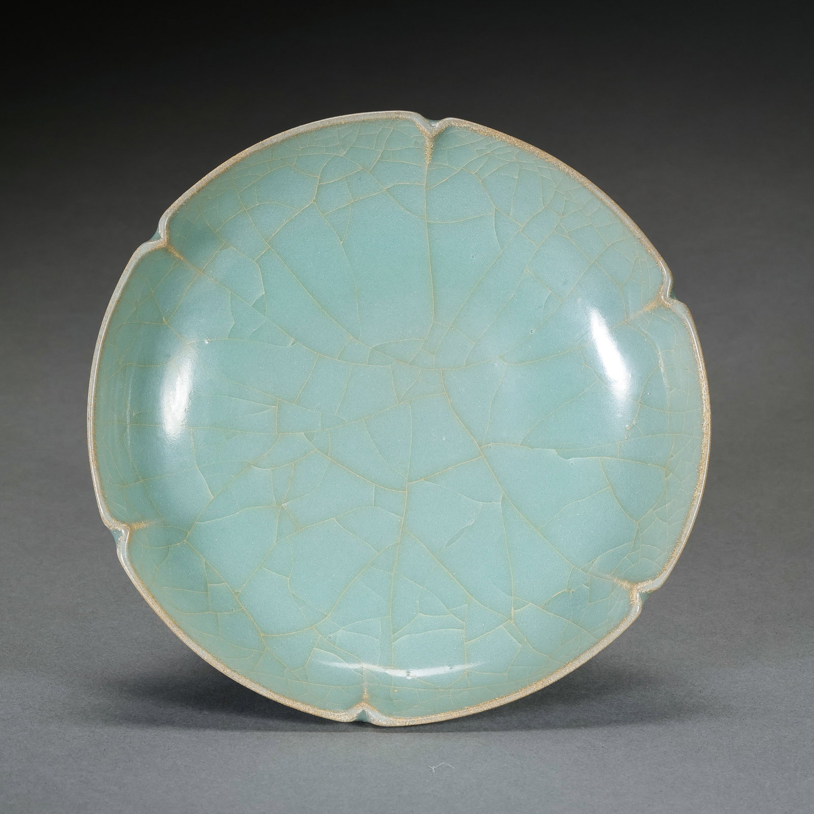 Southern Song Dynasty Longquan celadon flower-shaped plate: Diam. 14 cm. H. 4.2 cm.