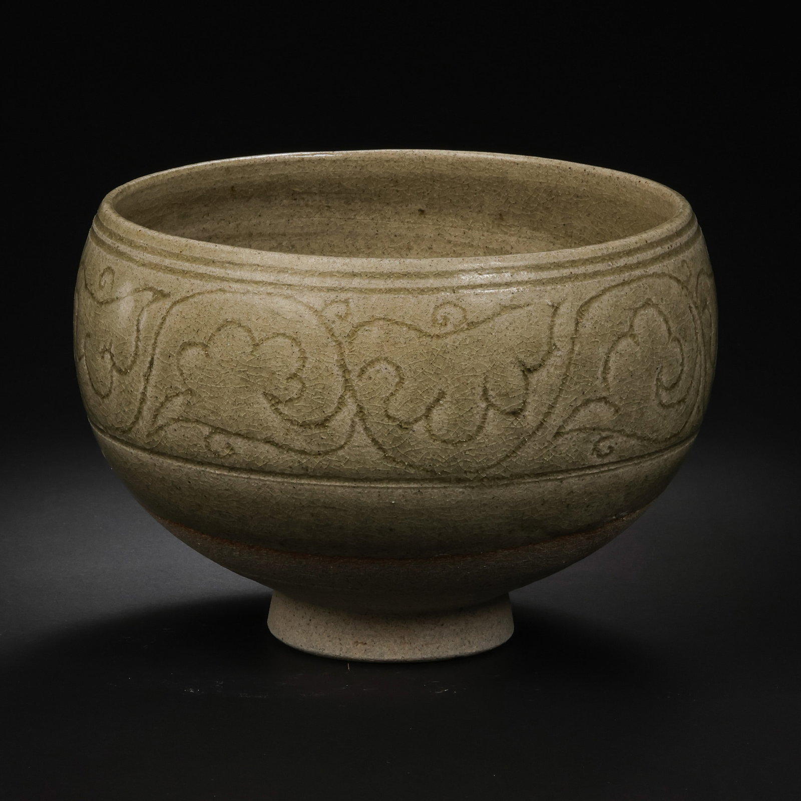 Celadon bowl from Xiangzhou kiln, Sui Dynasty, China: Diam. 13.5 cm. H. 10 cm.