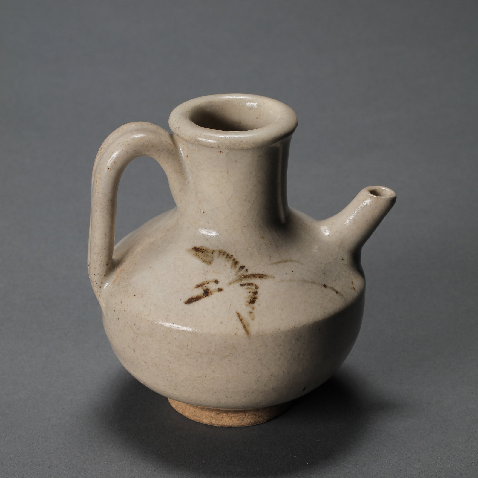 A white-glazed ewer with painted decoration from the Cizhou kiln of the Northern Song Dynasty in: H. 11.7 cm. W. 10.5 cm.