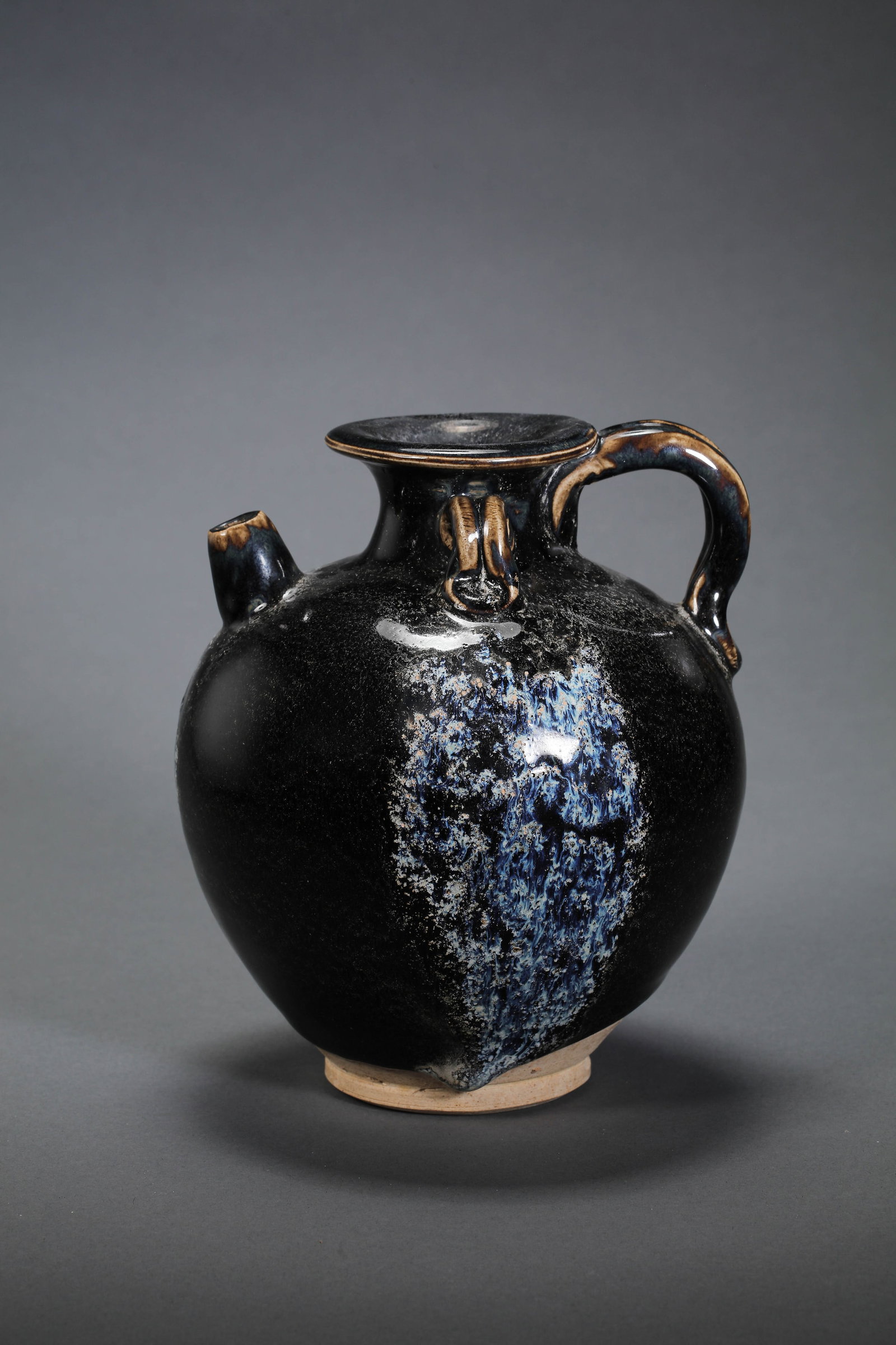 Chinese Tang Dynasty Lushan Flower-glazed Double-handled Ewer: H. 17 cm. W. 14 cm.