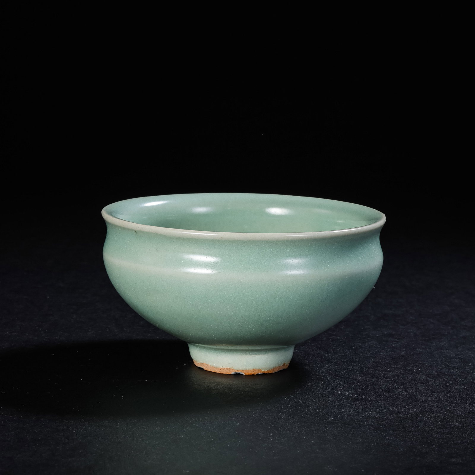 A celadon bowl with a constricted rim from the Longquan kiln of the Southern Song Dynasty in China.: Diam. 10.4 cm. H. 6 cm.