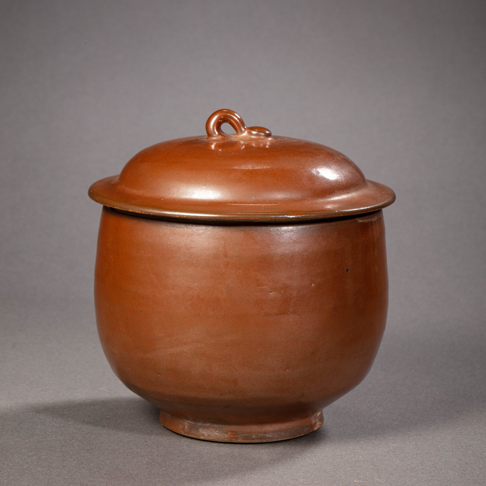 Red-glazed covered jar from Yaozhou kiln, Northern Song Dynasty, China (1 of 8)