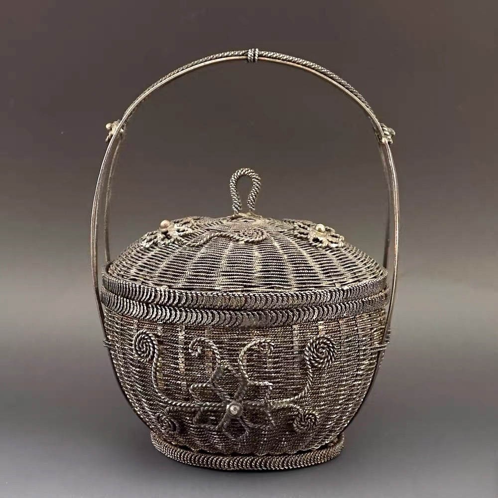 Sterling?silver filigree?woven hand?woven basket;: Sterling?silver filigree?woven hand?woven basket; weight: 270.2?g; bowl opening diameter approx. 10?cm, height approx. 15?cm.The term “sterling silver” herein refers to solid non?plated