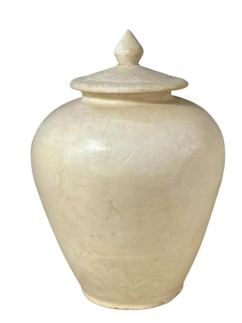 White-glazed covered jar from the prosperous Tang Gongxian Kiln: Fully intact and unrestored, with its original cover and well-preserved glaze throughout the body; This piece is an authentic white-glazed covered jar from the prosperous Tang Gongxian Kiln, a