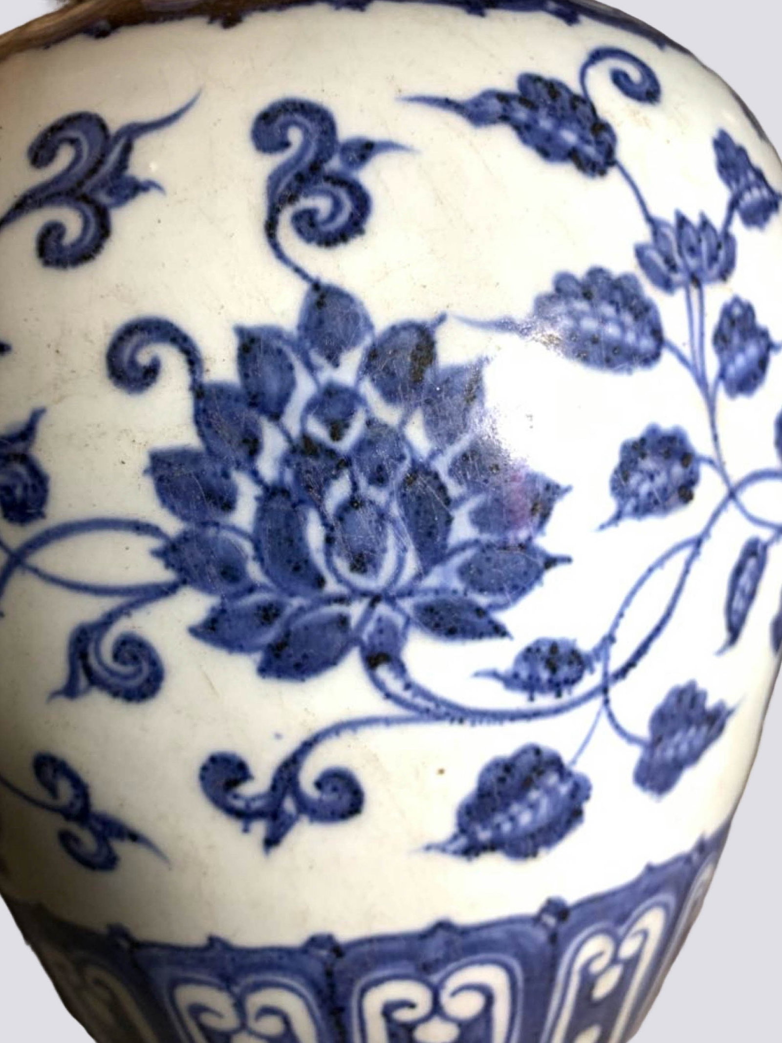 Blue?and?White Jar with Interlocking Floral Scrolls - 3