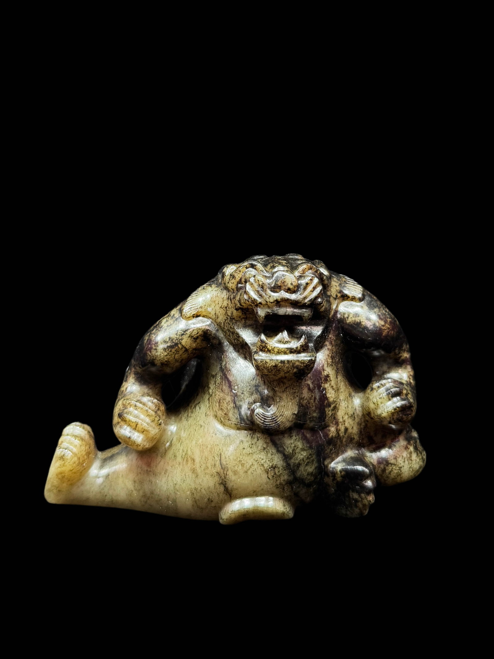 Jade Crouching Bear: Jade Crouching BearSuggested Period: Han DynastyBasic ArchiveDimensions: Length 10.27?cm (4.04?in), Width 6.24?cm (2.46?in), Height 6.24?cm (2.46?in); Weight 433?gCondition: Fully carved from a