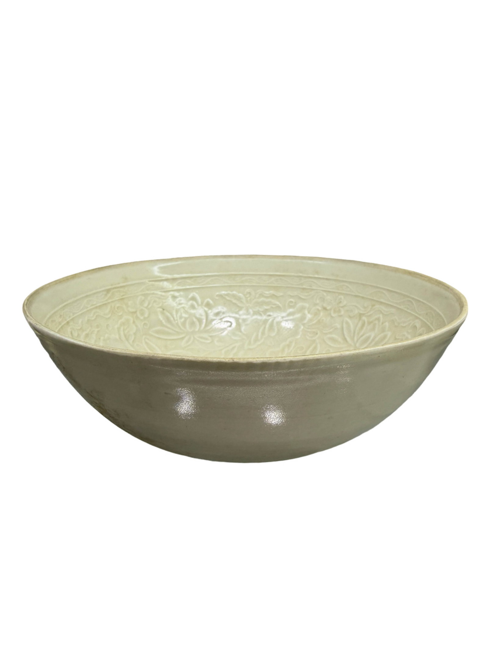 Song Dynasty Ding Kiln Moulded Crane & Lotus Ivory White Shallow Bowl: Song Dynasty Ding Kiln Moulded Crane & Lotus Ivory White Shallow BowlDimensionsMouth diameter approx. 14 cm (5.51 inches), overall height approx. 5.5 cm (2.17 inches)FormThis is a canonical wide-mouth