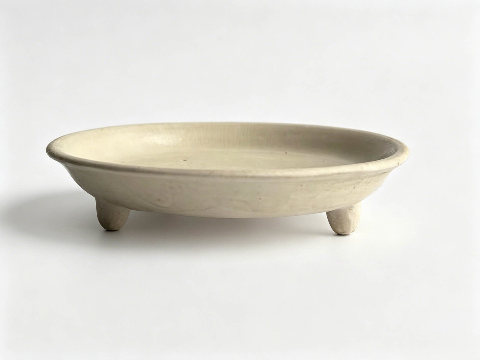 Tang Dynasty Gongxian Kiln White Glaze Tripod Offering Plate (1 of 5)