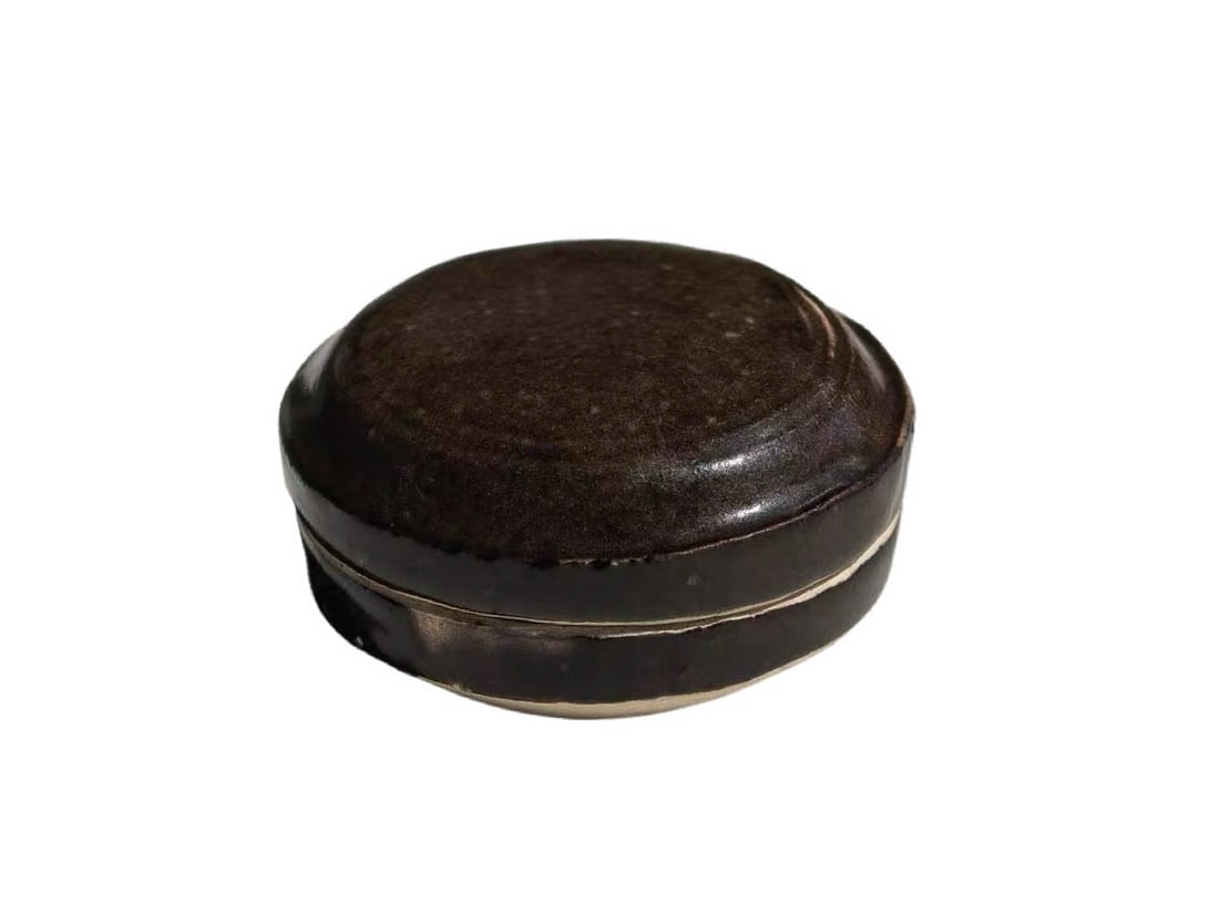 Song Yaozhou Kiln Two-Tone Black-Exterior White-Interior Cosmetic Box (1 of 5)