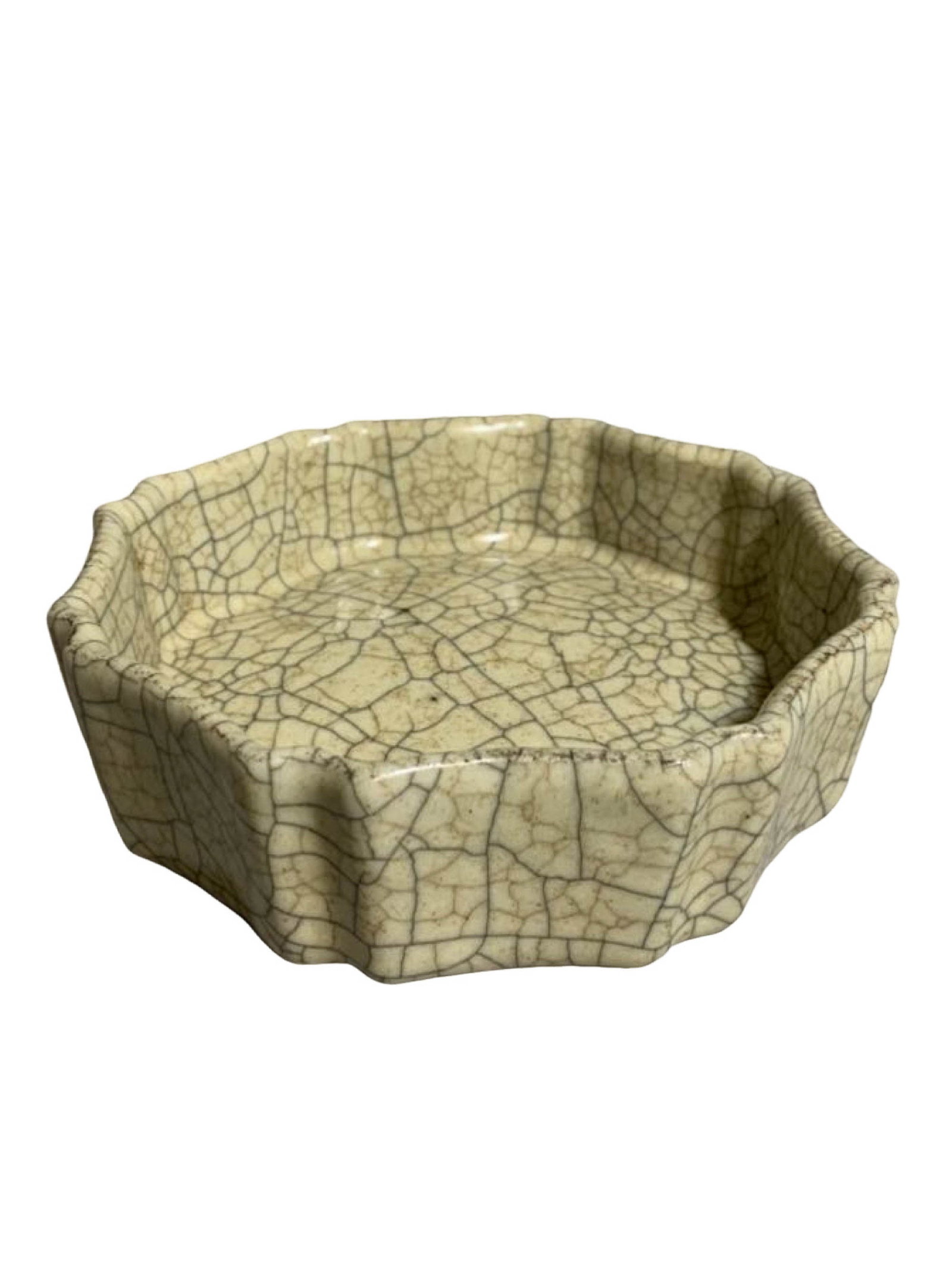 Ge?Yao Lobed Washer: Ge?Yao Lobed WasherSuggested Period: Yuan?Ming DynastyBasic ArchiveDimensions: Height 1.89 in, Diameter 6.50 inCondition: No cracks, chips, or later repairs. The overall crackle pattern is intact and