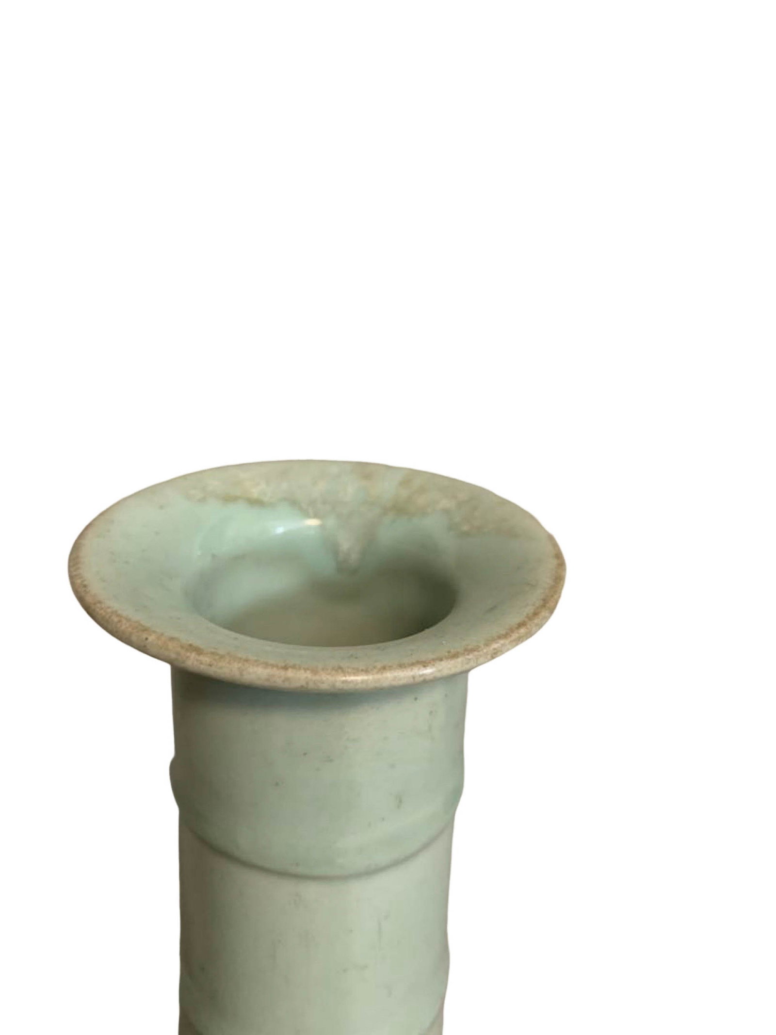 Longquan Kiln Vase with Bow?String Decoration - 10