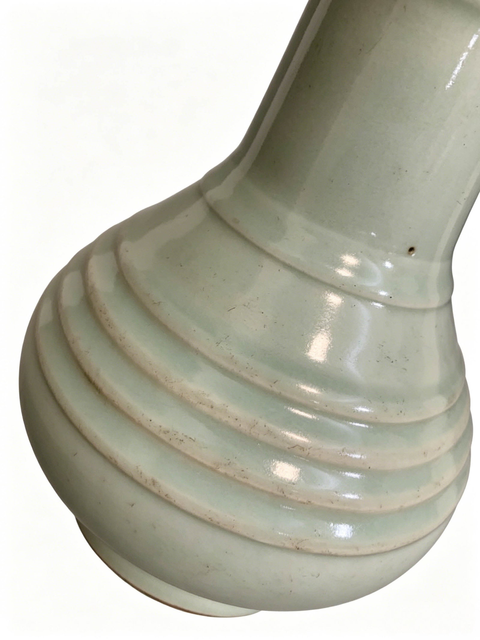 Longquan Kiln Vase with Bow?String Decoration - 12