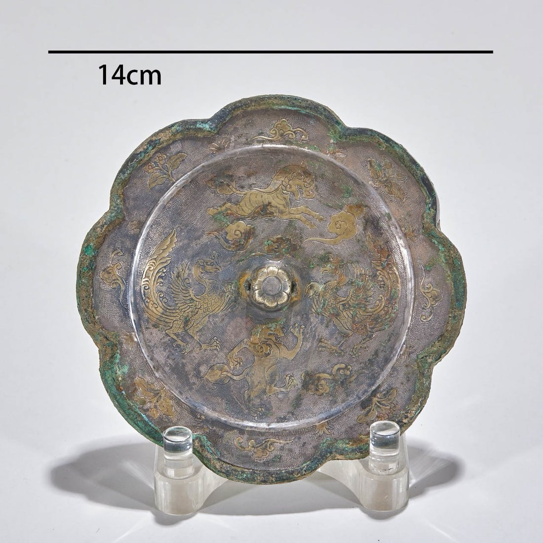 Gilt?Decorated Bronze Rhombus?Flower Mirror with Auspicious Beasts and Phoenixes: Gilt?Decorated Bronze Rhombus?Flower Mirror with Auspicious Beasts and PhoenixesProposed Date: Tang DynastyBasic ArchiveDimensions: Diameter 14?cm (5.51?in)Condition: Rhombus?flower?shaped mirror