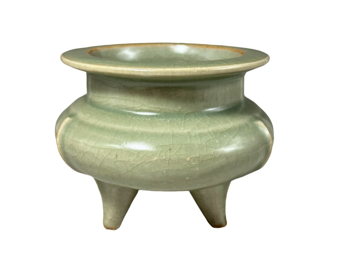 Southern Song Longquan Xikou Kiln Celadon Li-Style Censer: Category: Pink Green Glaze Three-Legged Li-Style Censer, Xikou Kiln, Southern Song DynastyMeasurements: Rim Diameter 10.8 cm (4.25 inches), Height 9.5 cm (3.74 inches)Kiln Profile: Xikou Kiln of