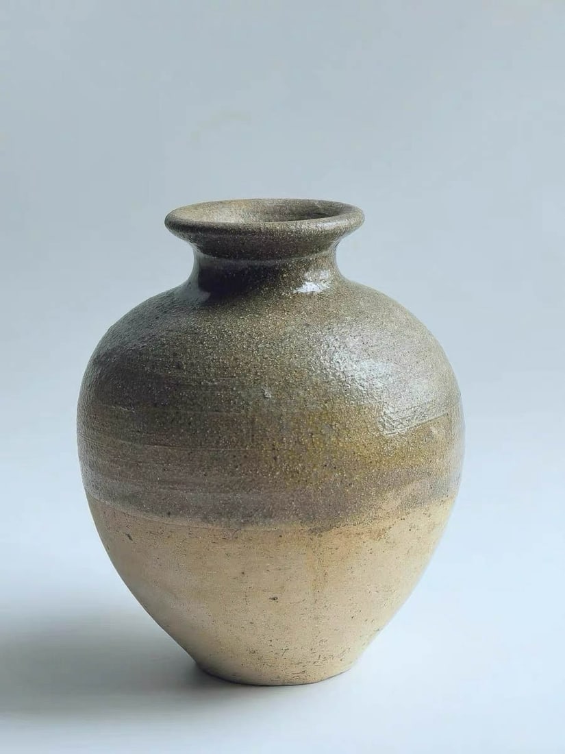 Northern Qi Dynasty Xiangzhou Kiln Partial-Glaze Celadon Vase (1 of 5)