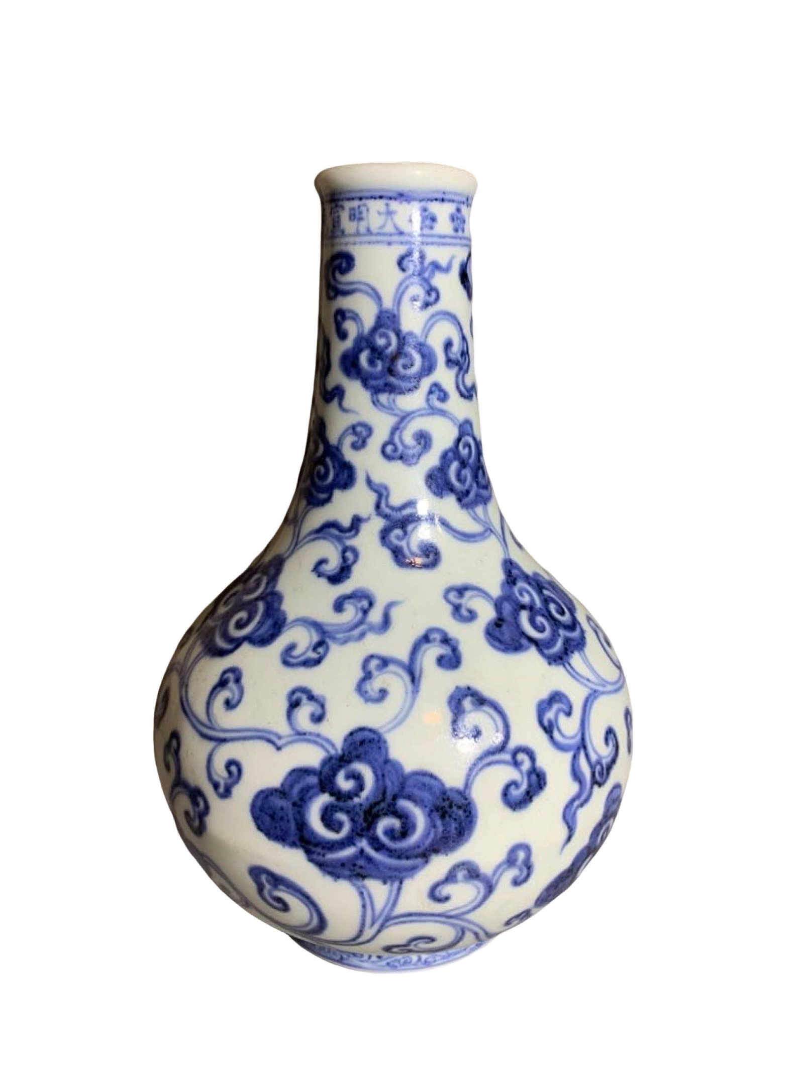 Blue?and?White Gall?Shaped Vase with Lingzhi Fungus Motif, bearing Xuande Mark (1 of 6)