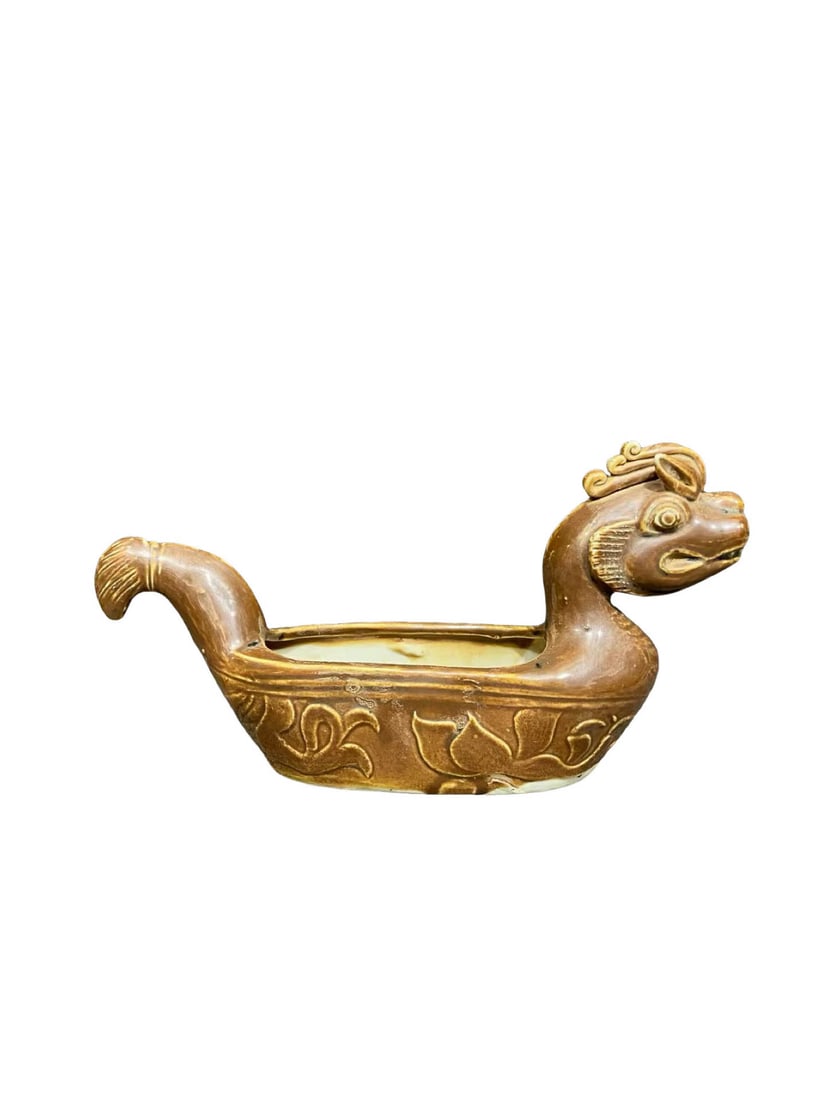 Brown?Glazed Dragon?Head Boat?Shaped Water Coupe: Suggested Period: Ming Qing Dynasty, Regional Folk KilnDimensions: Length 5.91 in, Height 3.15 in