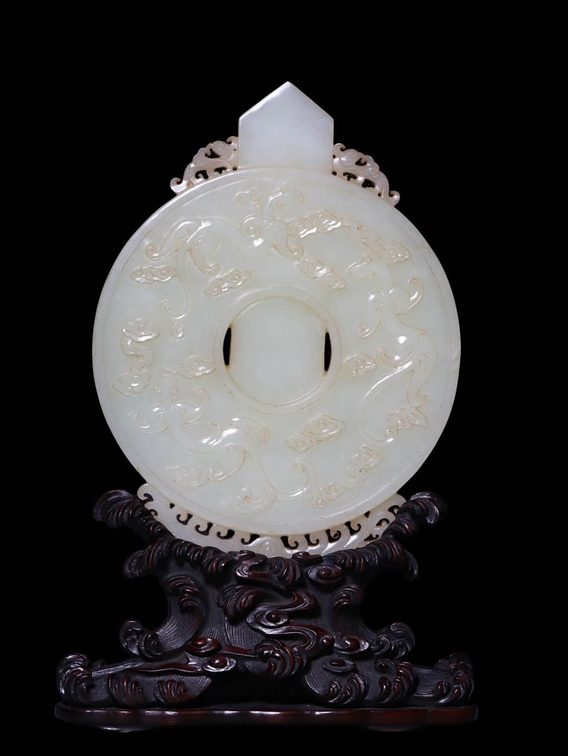 Hetian Jade Combined Gui?Bi Ornament: Hetian Jade Combined Gui?Bi OrnamentSuggested Period: Qing DynastyDimensions: Height 6.89 in, Width 5.31 in, Thickness 0.47 inWeight: (gram weight pending)Condition: Intact overall, no breaks, no