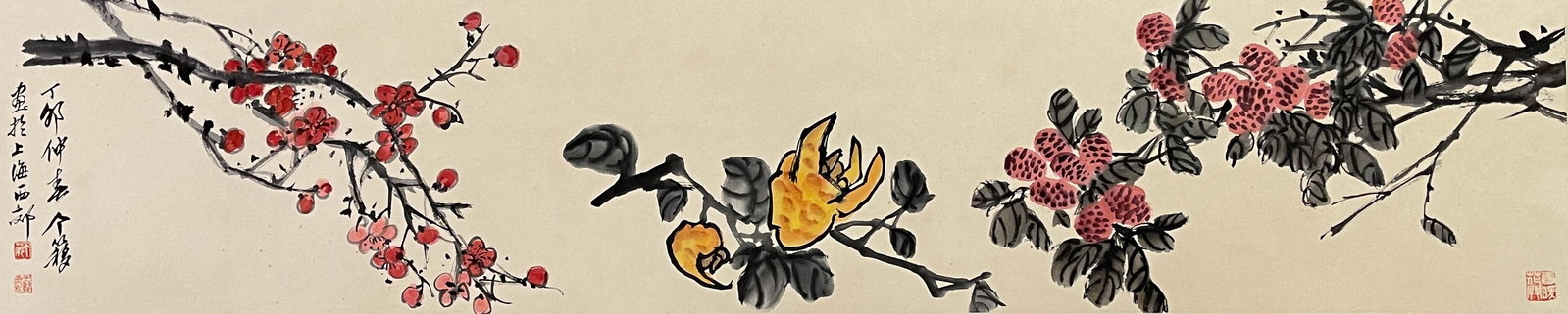 Wang Ge’ao, *Lychees and Buddha’s Hand*, ink on paper, mirror-folded sheet: 28*138cm;