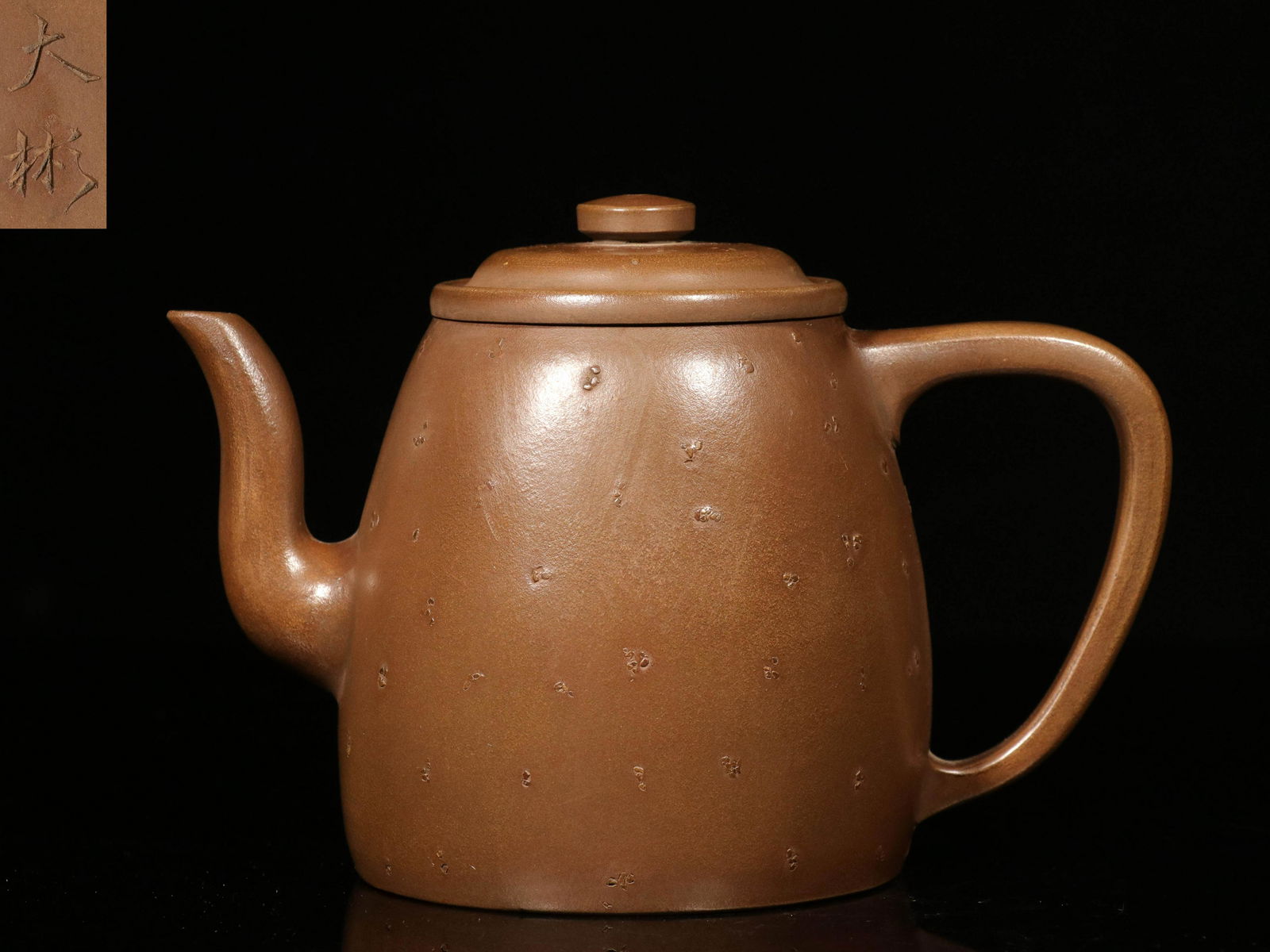 A YIXING GLAZED TEA POT (1 of 9)