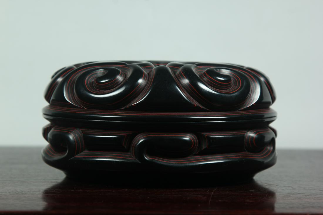 A CARVED LACQUER BOX AND COVER (1 of 7)