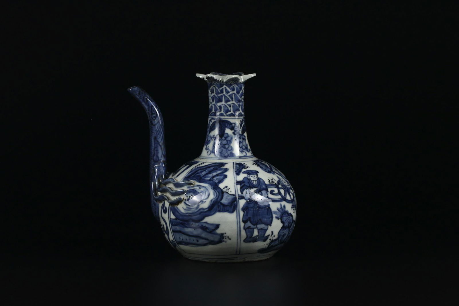 A BLUE AND WHITE FIGURES KETTLE (1 of 9)
