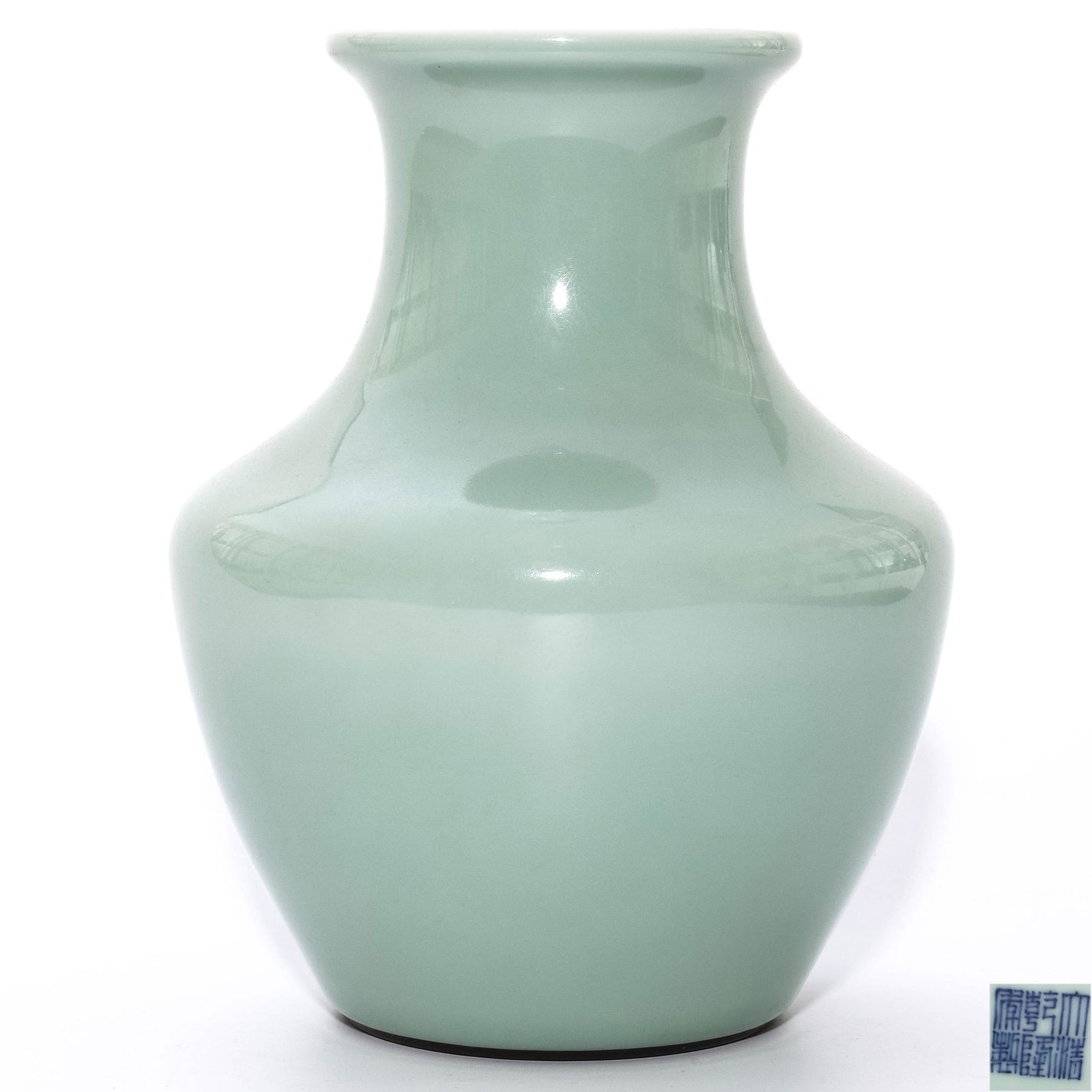 A Celadon Glazed Vase, Qianlong Period (1 of 6)