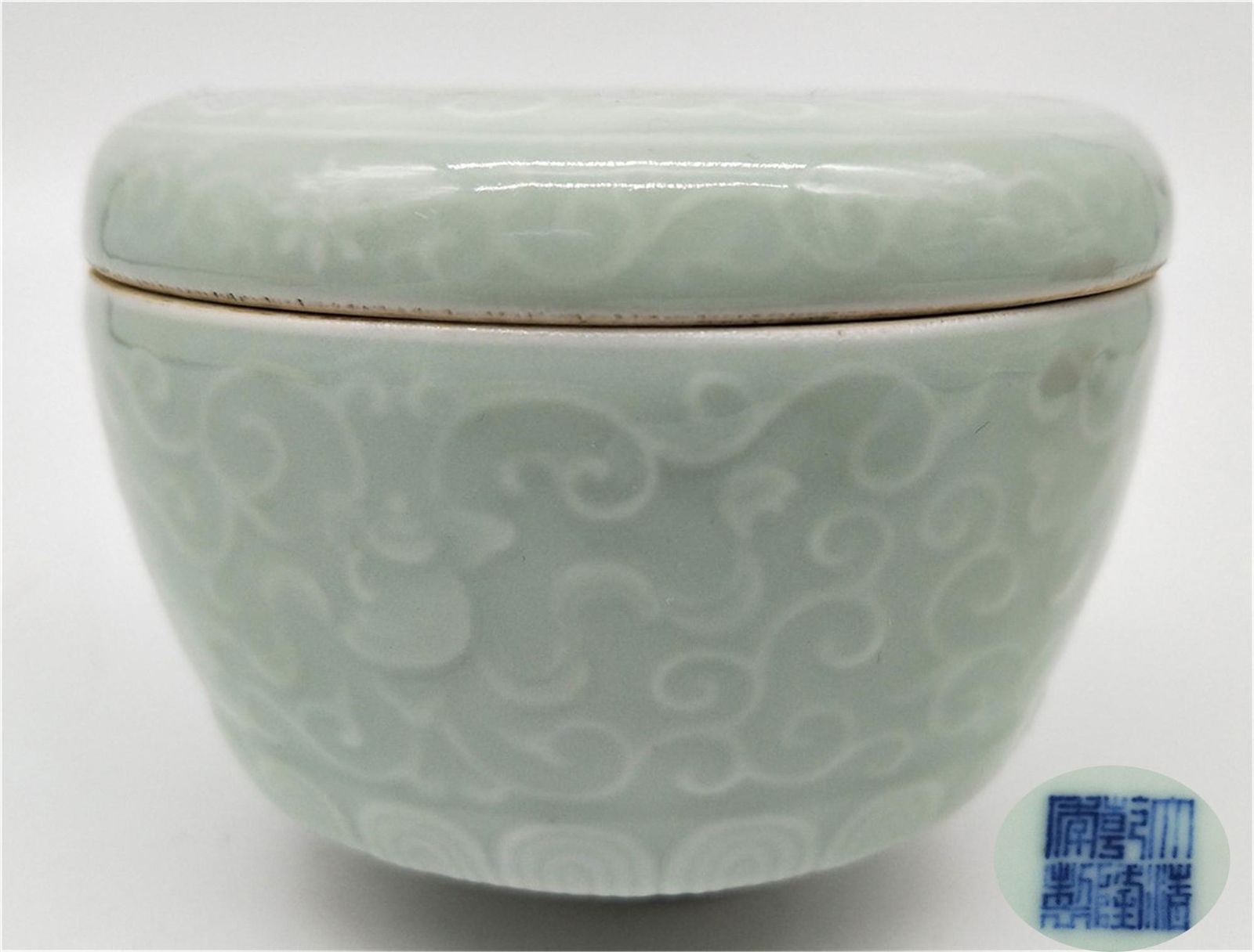 A CELADON GLAZED JAR AND COVER (1 of 6)