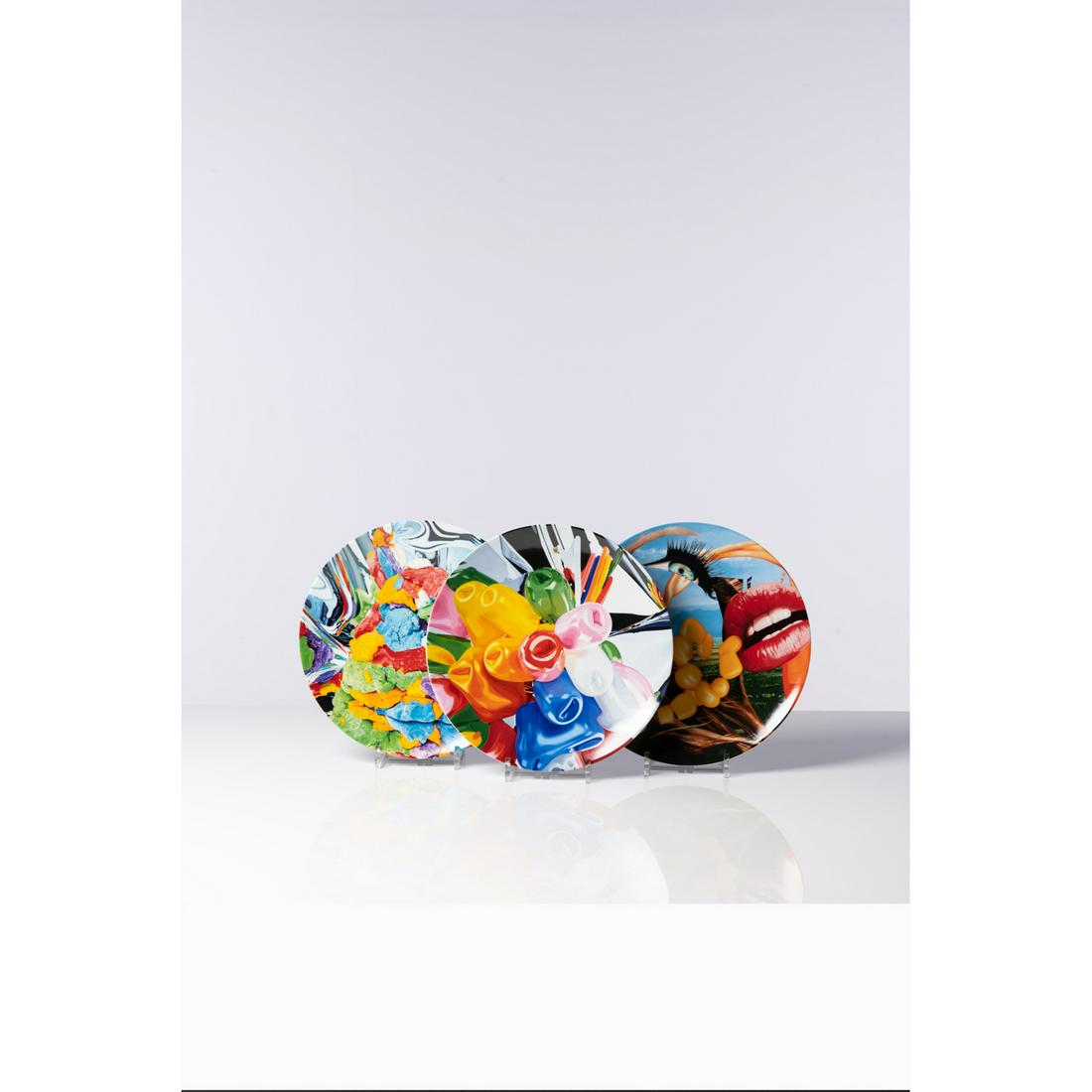 Jeff Koons (born 19555): Jeff Koons (born 19555) Lips, Play D'Oh, Tulips 2012 Design / Decorative art Set of three color printed dishes Presented in their original boxes Bernardaud Editions O : 31 cm A certificate of authenti