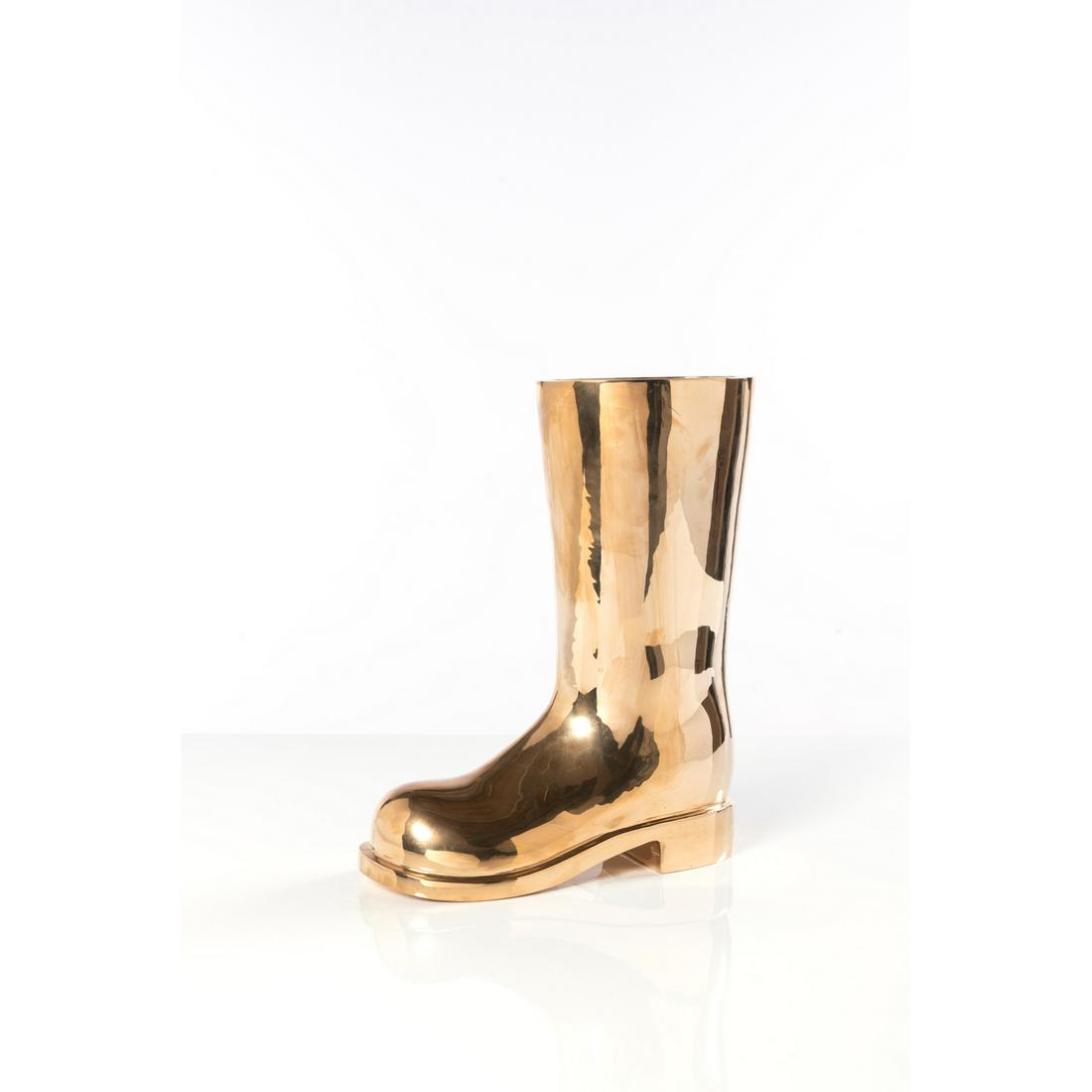 Studio Job (founded in 1998) Boot Farm - N°5/6: Studio Job (founded in 1998) Boot Farm - N°5/6 Sculpture Bronze Limited edition of 6 + 2 artist’s proofs Engraved 'JOB 15 5/6' Creation date: 2008 H 39×L 32×P 14,5 cm