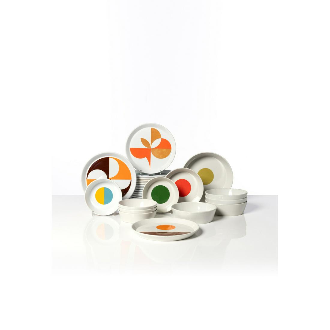 Gio Ponti (1891-1979) Set of ceramic dishes and plates: Gio Ponti (1891-1979) Set of ceramic dishes and plates (26 pieces) Painted ceramic Edited by Franco Pozzi Ceramica Creation date: circa 1965 H6×Ø20 cm H7×Ø26 cm H3×Ø26 cm H4,5×Ø17 cm