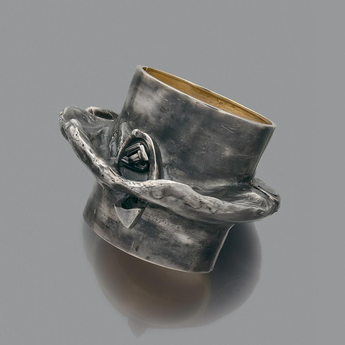 Enzo CUCCHI (born 1949). 1991 Important cuff bracelet: Enzo CUCCHI (born 1949). 1991 Important cuff bracelet in hand carved silver, chiseled and embossed, gilt interior. Signed and numbered Enzo Cucchi P.A. Produced by Cleto Munari. Dimensions: 7 x 9.5 cm