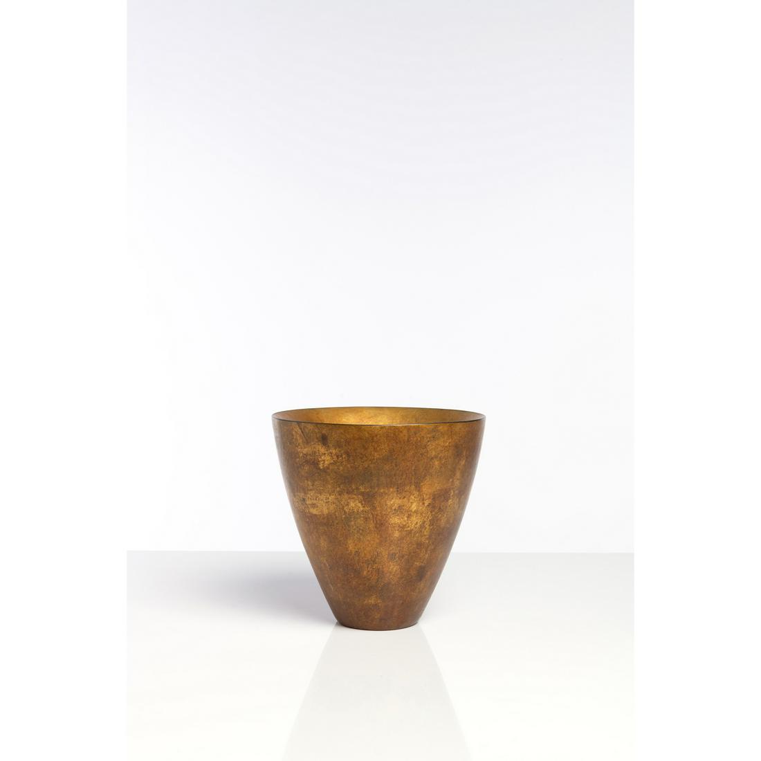 ƒ Hervé Wahlen (b. 1957) Sage - unique piece Hammered: ƒ Hervé Wahlen (b. 1957) Sage - unique piece Hammered copper and gold leaf Signed 'Wahlen' and dated '2001' Creation date: 2001 H 25,5 x Ø 26 cm An authenticity certificate can be delivered to the