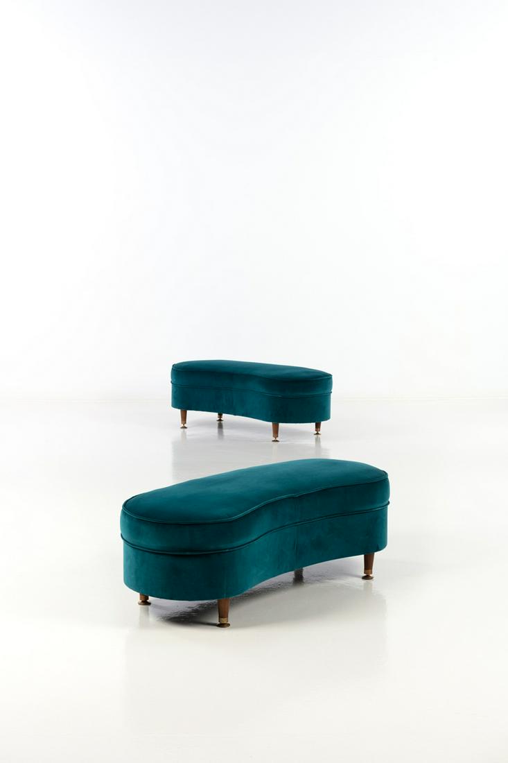 Federico Munari (XX), attributed to Pair of hassocks: Federico Munari (XX), attributed to Pair of hassocks Wood and velvet Creation date: circa 1950 H 45 × L 120 × P 50 cm Condition report: Very good overall condition. Very slight wear marks on