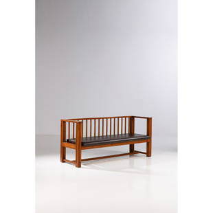 Eliel Saarinen (1873-1950) Railway Station: Eliel Saarinen (1873-1950) Railway Station Sofa Pinewood and vinyl Creation date: 1908-1909 H 80,5×L 180×P 64 cm Model created for the Helsinki central railway station. Provenance: National