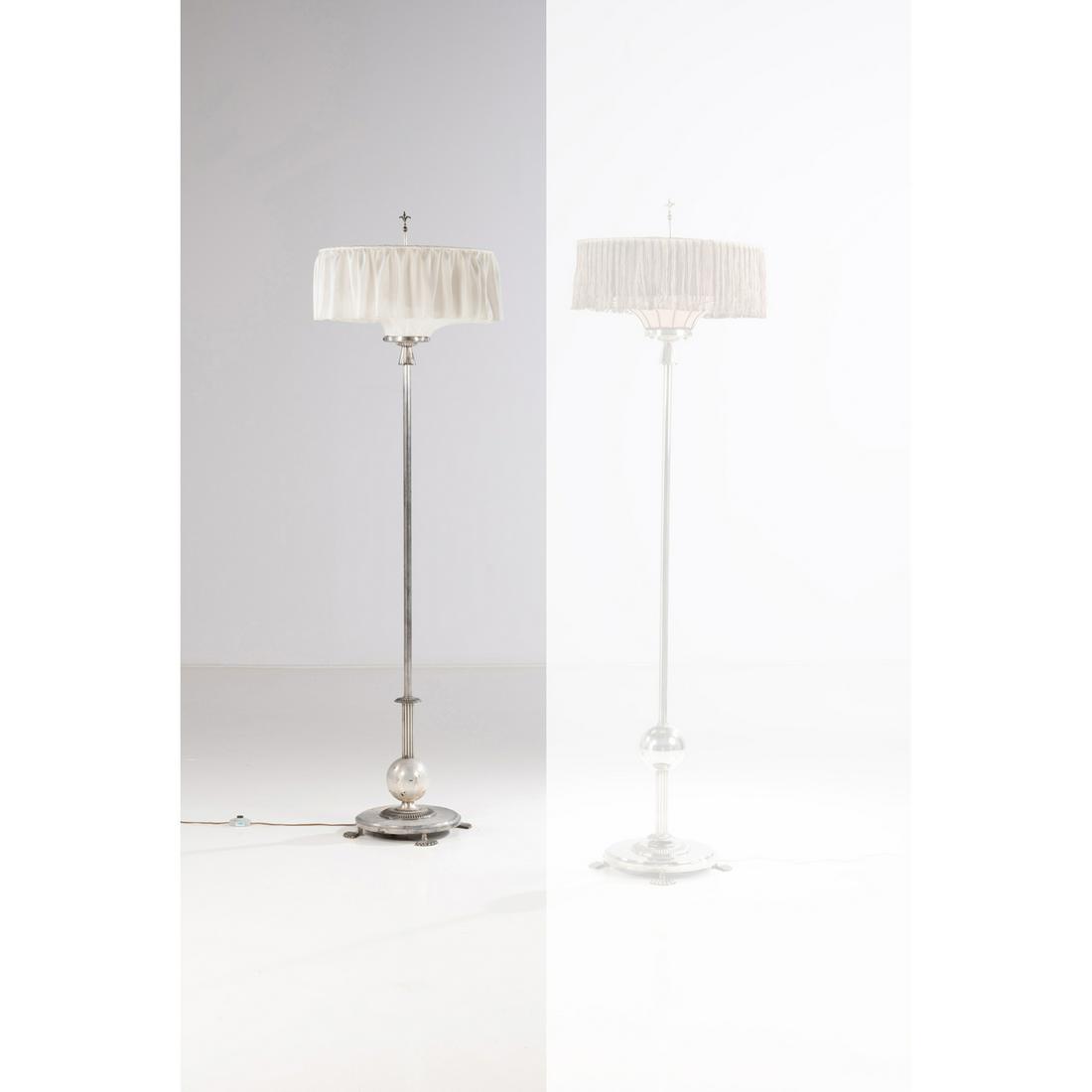 Elis Bergh (1881-1954) Golvarmatur: Elis Bergh (1881-1954) Golvarmatur Floor lamp Silvered metal and fabric Creation date: 1925 H 197×Ø (lampshade) 61×Ø (base) 43,5 cm
