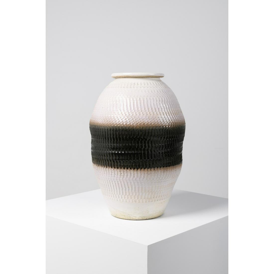 Jean Besnard (1889-1958) Vase: Jean Besnard (1889-1958) Vase Glazed ceramic Incised signature: 'Jean Besnard France' Creation date: circa 1940 H 46×Ø 29cm