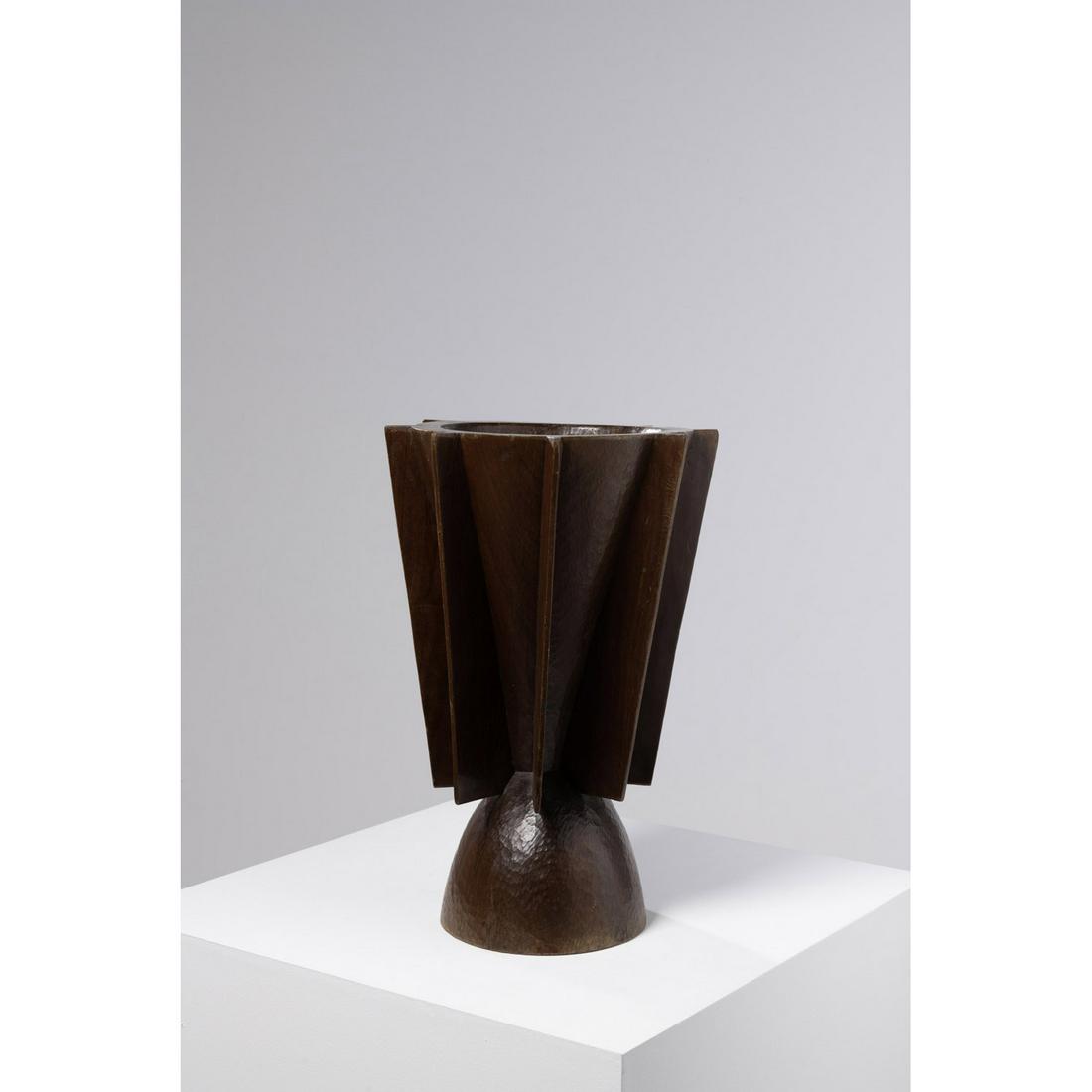 Adolphe Chanaux (1887-1965) and Gilbert Pelletier (20th: Adolphe Chanaux (1887-1965) and Gilbert Pelletier (20th c.)LampSolid mahoganyChanaux and Pelletier 'CP' debossed stamp and numbered '5126'Creation date: circa 1925H 48 × Ø 32 cm