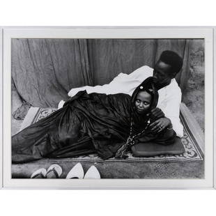Seydou Keïta (1921-2001, Mali) Jeune Couple, vers: Seydou Keïta (1921-2001, Mali)Jeune Couple, vers 1952-55Épreuve à la gélatine131 × 172 cm--ProvenanceGalerie Magnin-ACollection privée, France--PublicationA. Magnin, J.