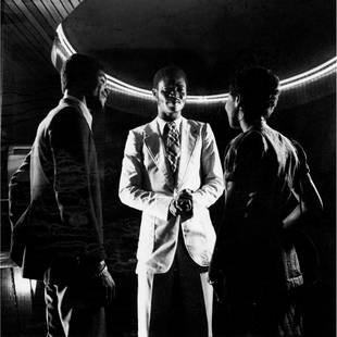 Paul Kodjo (né en 1939, Côte d'Ivoire/Ghana): Paul Kodjo (né en 1939, Côte d'Ivoire/Ghana)Roman photo, sans titre, vers 1970-75Tirage argentique40 × 50 cmEdition 2/8 + 3 EA--Please scroll down for English--Paul Kodjo: Films