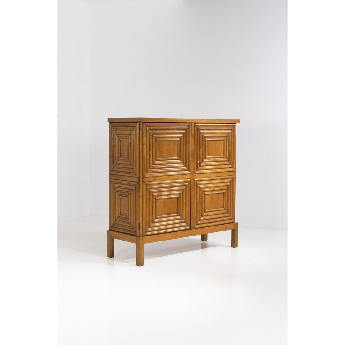 Oscar Nilsson (1895-1975) Cabinet: Oscar Nilsson (1895-1975)CabinetOakwoodEdited by Jacob WickmanModel created circa 1940H 145 × L 143 × P 53,5 cm