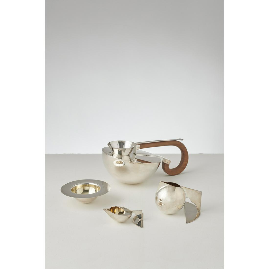 David Palterer (born in1949) Tea set composed of four: David Palterer (born in1949)Tea set composed of four itemsSilver, gold and woodEdited by Cleto MunariSigned and numbered 17/99Model created in 1987H 13XL 28,5XP 18 cmH 9,5XL 15,5XP 13,5 cmH 5XO 14 cmH