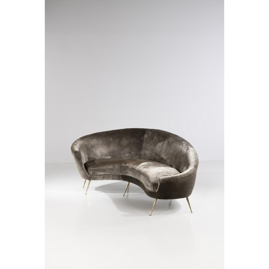Federico Munari (20th c.), attributed to Sofa: Federico Munari (20th c.), attributed toSofaVelvet and brassModel created in the 1960sH 94 × L 240 × P 80 cm