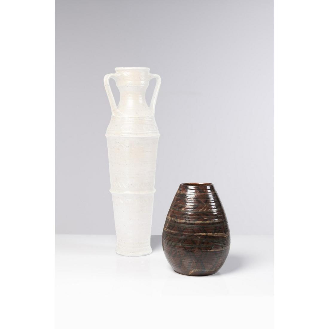 Accolay (20th c.) Vase - Unique piece: Accolay (20th c.)Vase - Unique pieceCeramicSigned 'Accolay Q.F.' on the bottomModel created circa 1960-1970H 32 × Ø 22 cm