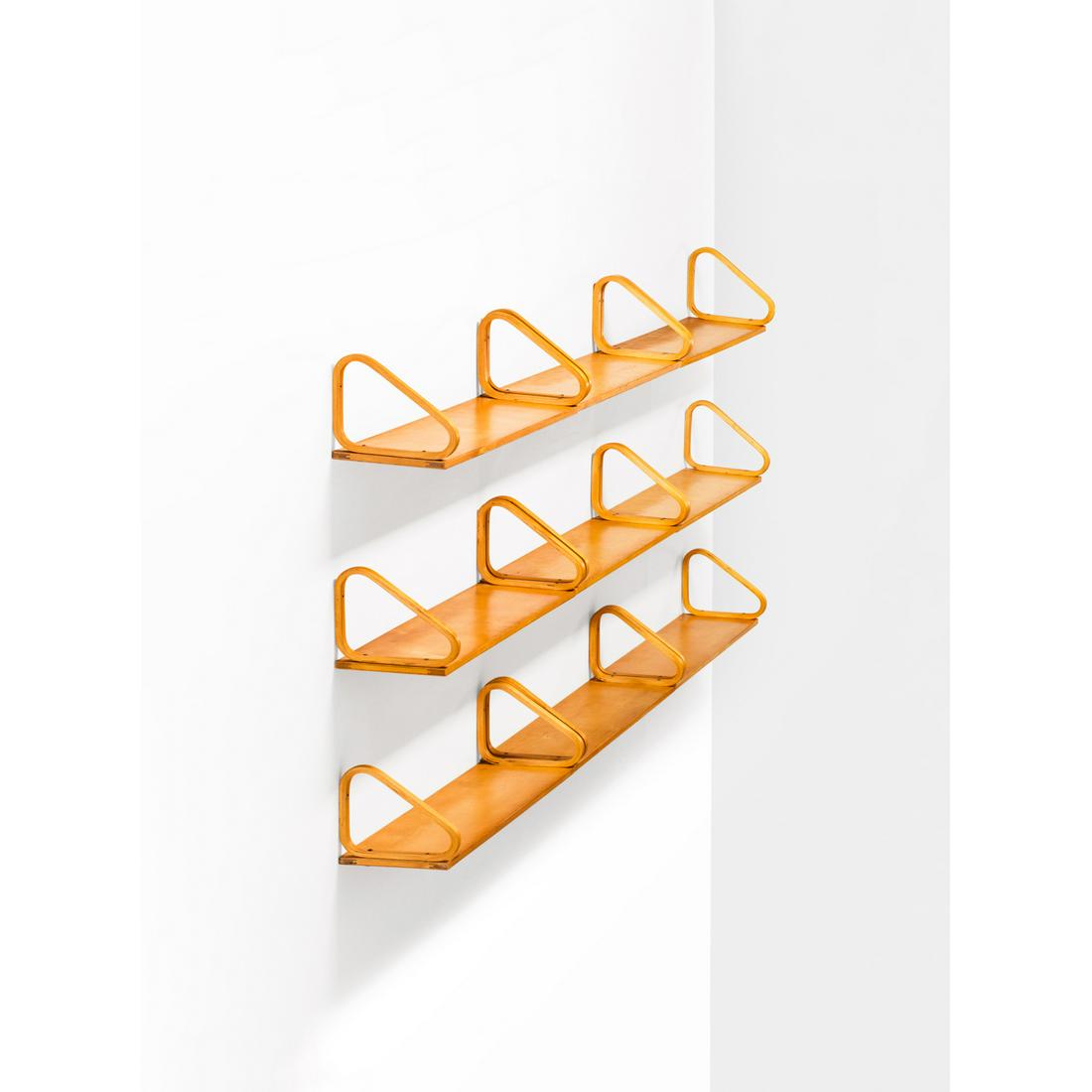 Alvar Aalto (1898-1976) Model A112: Alvar Aalto (1898-1976)Model A112Set of nine shelvesBirchEdited by ArtekModel created circa 1936H 25 x L 90 x P 25 cmBibliography : T. Kellein, Alvar & Aino Aalto, Design collection Bischofberger, Ed.