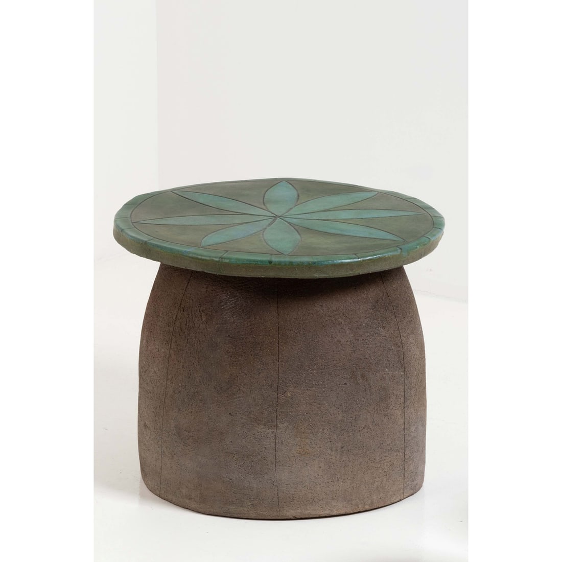 Stan Bitters (born in 1936) Table - Unique piece: Stan Bitters (born in 1936)Table - Unique pieceGlazed ceramicModel created in the 1960sH 55 × Ø 70 cm
