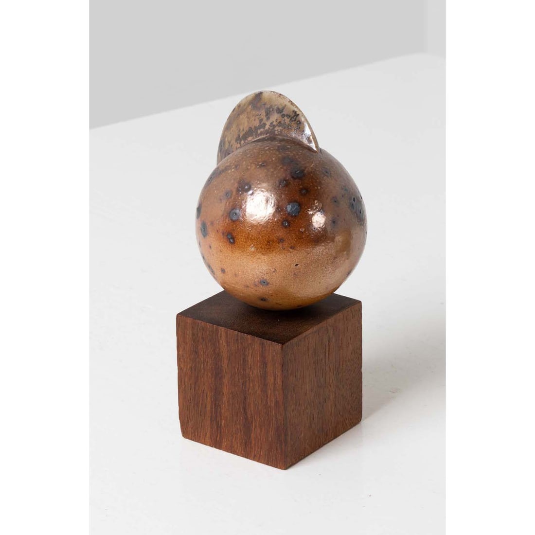 Élisabeth Joulia (1925-2003) Sculpture: Élisabeth Joulia (1925-2003)SculptureGlazed stonewareModel created circa 1950Artist’s plinthH 11 ×L 9 × W 11 cmTotal height 17,5 cmProvenance : Galerie Alexis MostiniExhibition: J