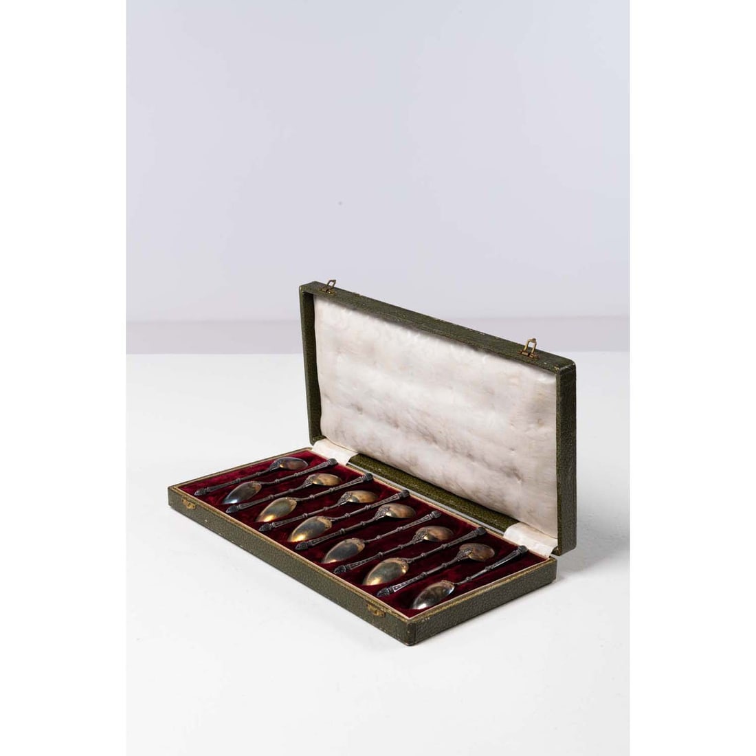 Twelve silver moka spoons with neo-classical decoration M.O. : Alphonse Debain: Twelve silver moka spoons with neo-classical decorationM.O. : Alphonse DebainTotal weight : 147 gr approximatelyin a green case