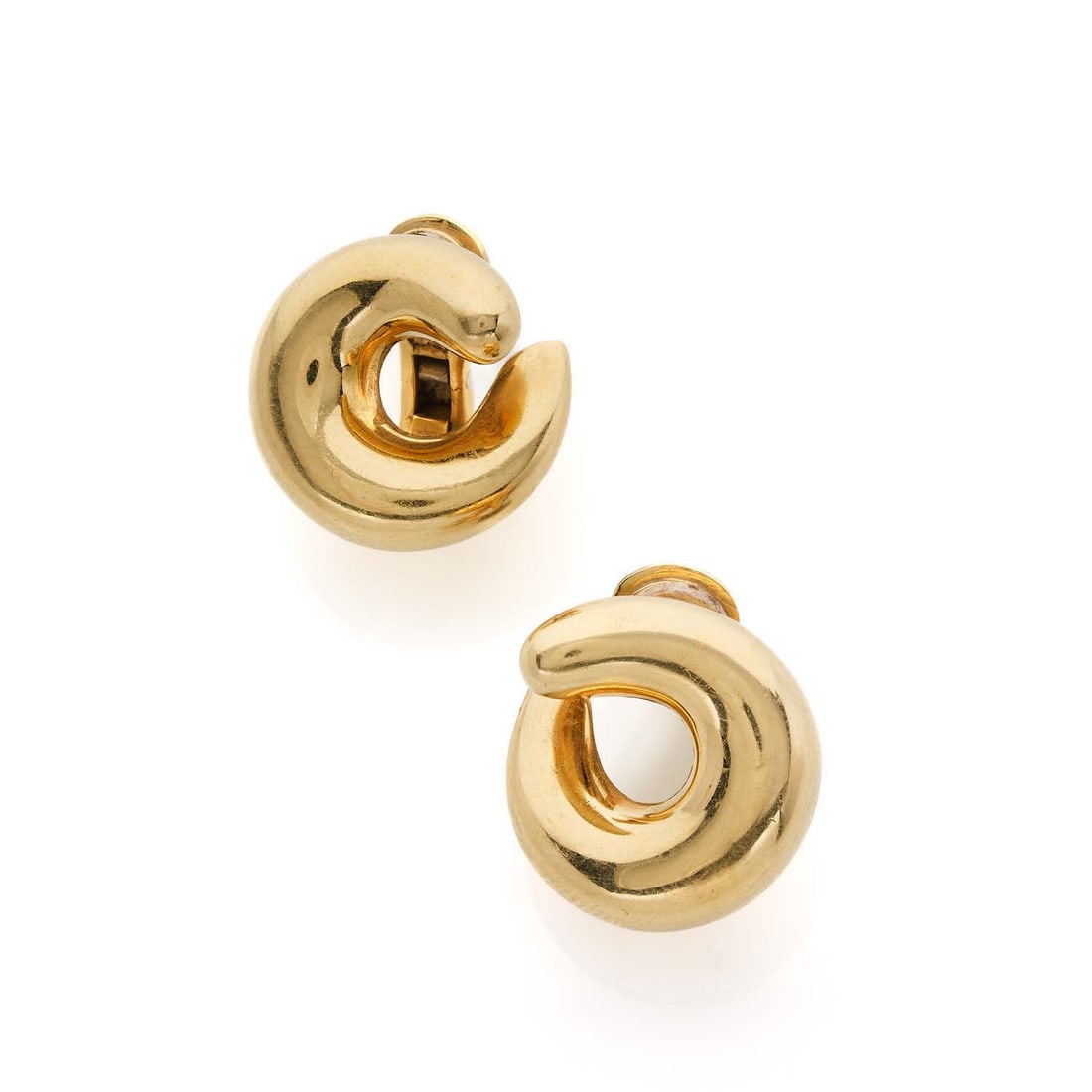 CHAUMET, Paris Pair of "escargot" ear clips in 18k (750‰) yellow gold (1 of 1)