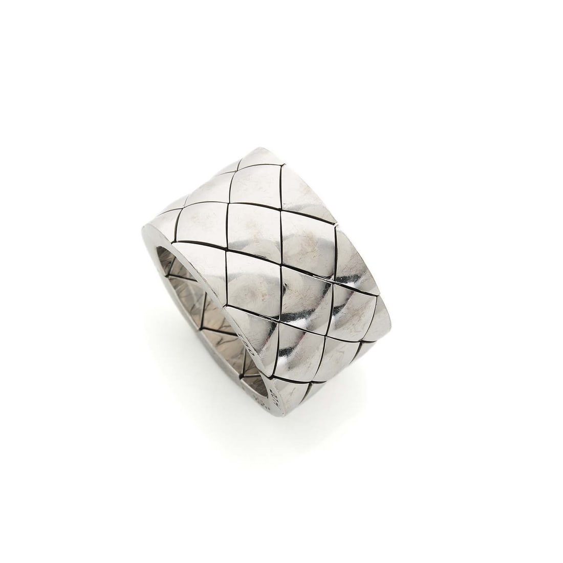 CHANEL "Matelassé" model: CHANEL"Matelassé" model2000sRing in 18k (750‰) white goldSigned, numbered 1959, engraved 750 20HRing size: 53Weight: 26 g